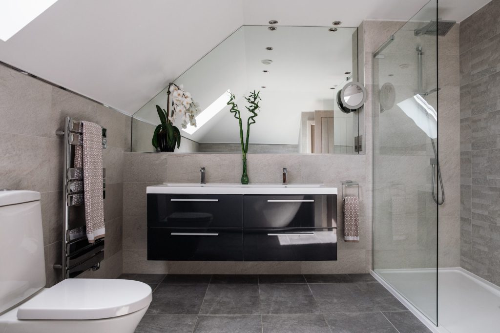 sea road property bathroom